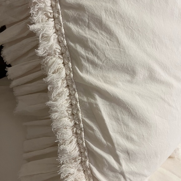 Anthropology, king ruffle duvet with 3 uti shams - Picture 5 of 13